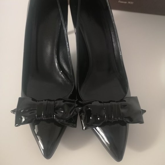 Gucci Leather Vernice Crystal Black Heels - Picture 2 of 6